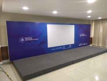 Locação de backdrop e banner de fotos para evento